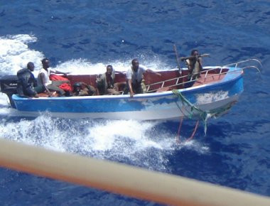 Πειρατές επιτέθηκαν σε ένα δεξαμενόπλοιο στον Κόλπο του Ομάν αλλά εκδιώχθηκαν από τους άνδρες ασφαλείας